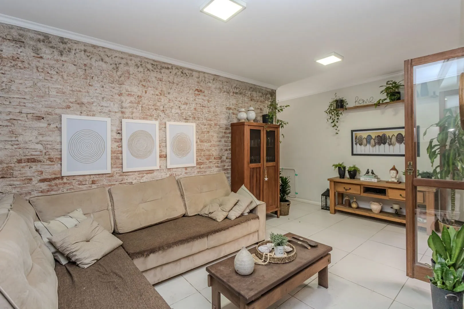 Imagem apto garden. no bairro Petrópolis, com lindo pátio privativo. todo reformado.