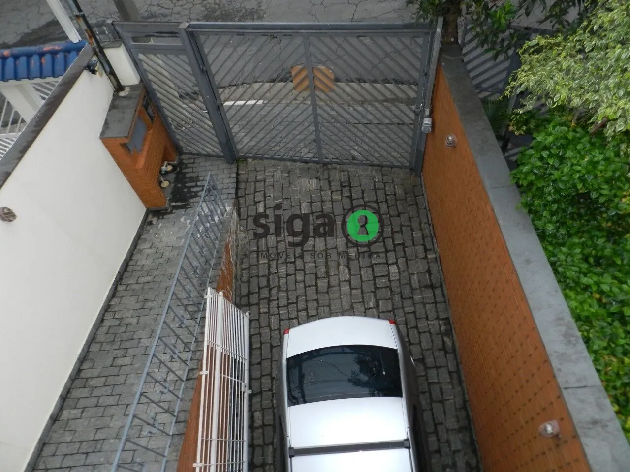 Imagem Casa Espaçosa com 5 Dormitórios e Quintal Próxima ao Metrô Vila Sônia.