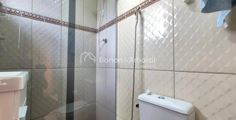 Imagem Localizada na vibrante cidade de Campinas, esta espaçosa casa é uma excelente opção para quem bu...