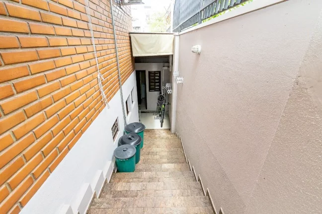 Imagem Casa de Alto Padrão "Mobiliada"

Com quatro quartos, duas suítes com hidro, espaço gourmet, acade...