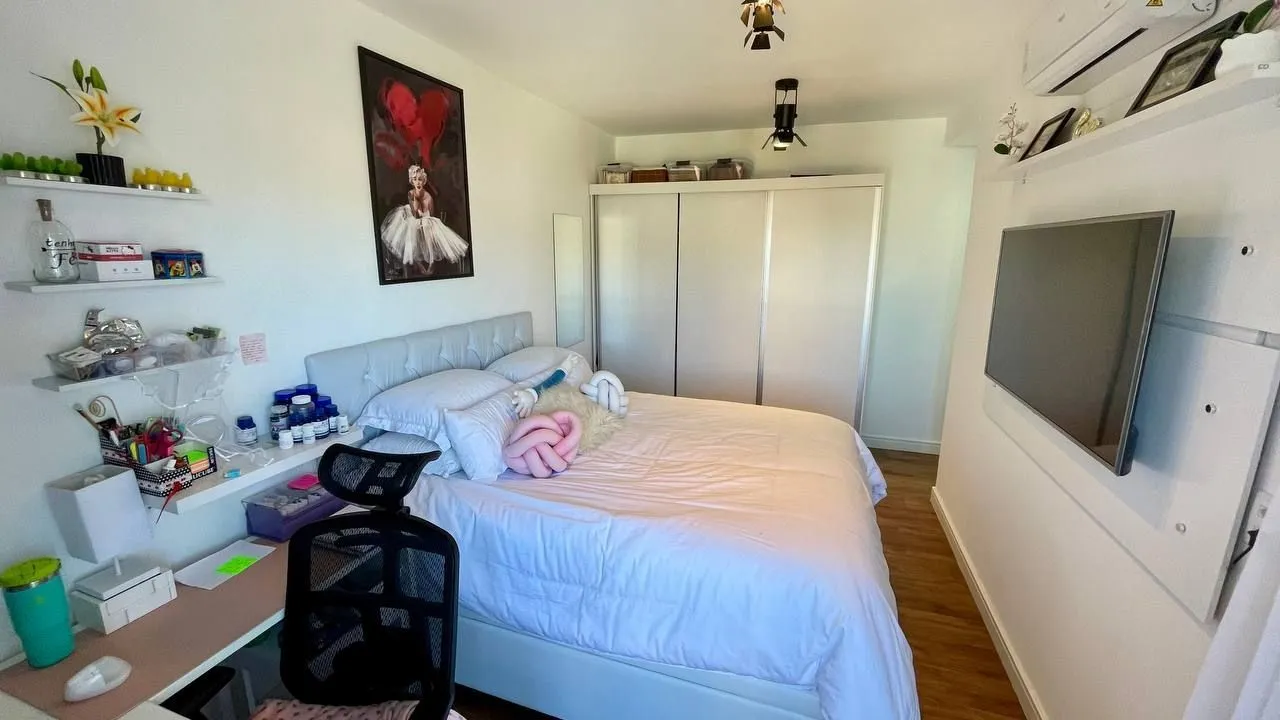 Imagem Casa Mobiliada com pátio e piscina