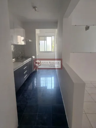 Imagem Alugo oportunidade, condomínio clube na região do Morumbi. Apartamento de 70m², com 3 dormitórios com Armários, sendo 1 Suíte, 2 banheiros, Cozinha americana com armários, 2 Vargas de garagem cobertas, mercadinho no condomínio, lazer completo por um valor