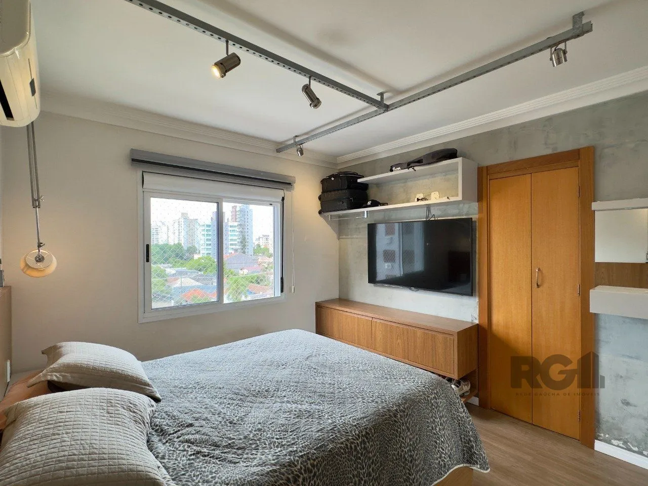 Imagem APARTAMENTO MOBILIADO COM PLANTA DIFERENCIADA E ÓTIMA LOCALIZAÇÃO