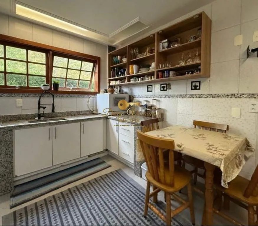 Imagem Casa em Condomínio para Venda em Teresópolis / RJ no bairro Albuquerque