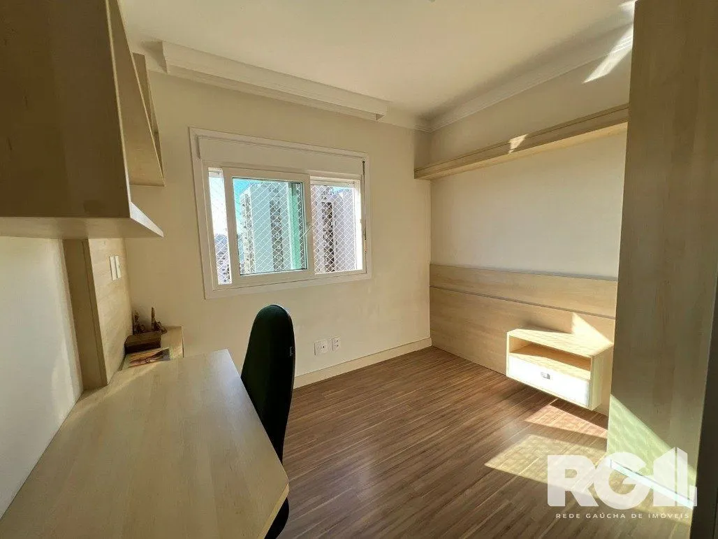 Imagem Espetacular apartamento para VENDA mobiliado, 3 dormitórios, 2 vagas cobertas, infra completa no coração do Bairro Petrópolis.