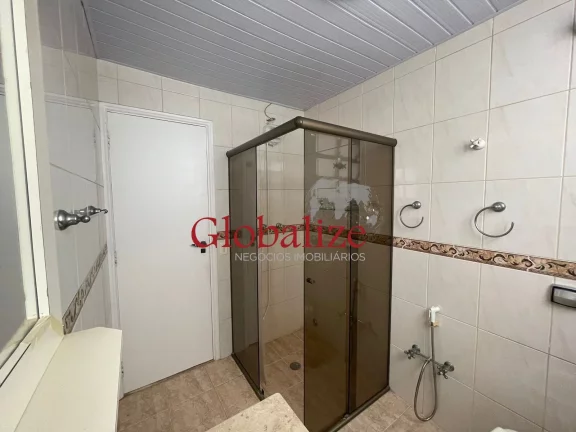 Imagem APARTAMENTO À VENDA CONDOMÍNIO FRENTE AO MAR NO GONZAGA COM 2 DORMITÓRIOS, SALA, WC, COZINHA, ÀREA DE SERVIÇO, D. EMPREGADA COMPLETA POR R$900.000,00