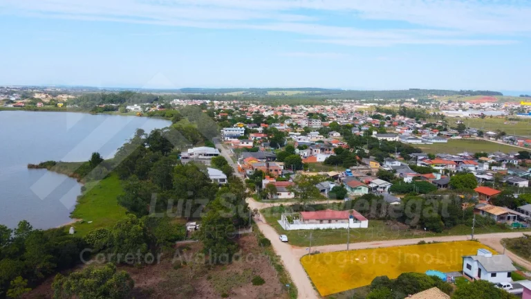 Terreno de 550 m com duas esquinas e vista para a Lagoa dos Freitas. BR076.1