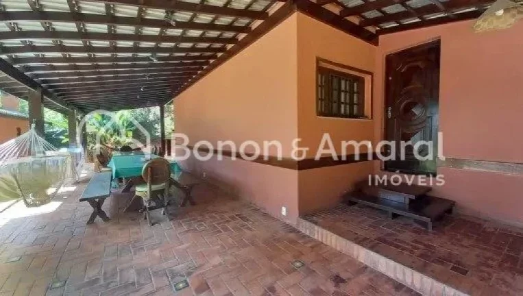 Imagem Chácara em excelente localização, rodeada por muito verde, em um terreno de 2.000 m² e área con...