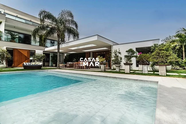 Foto do imóvel Imponente mansão de luxo na Barra da Tijúca: 5 quartos, 4 suítes, 3 salas, 7 banheiros, 2 vagas de garagem, 920m² de área. Venda!