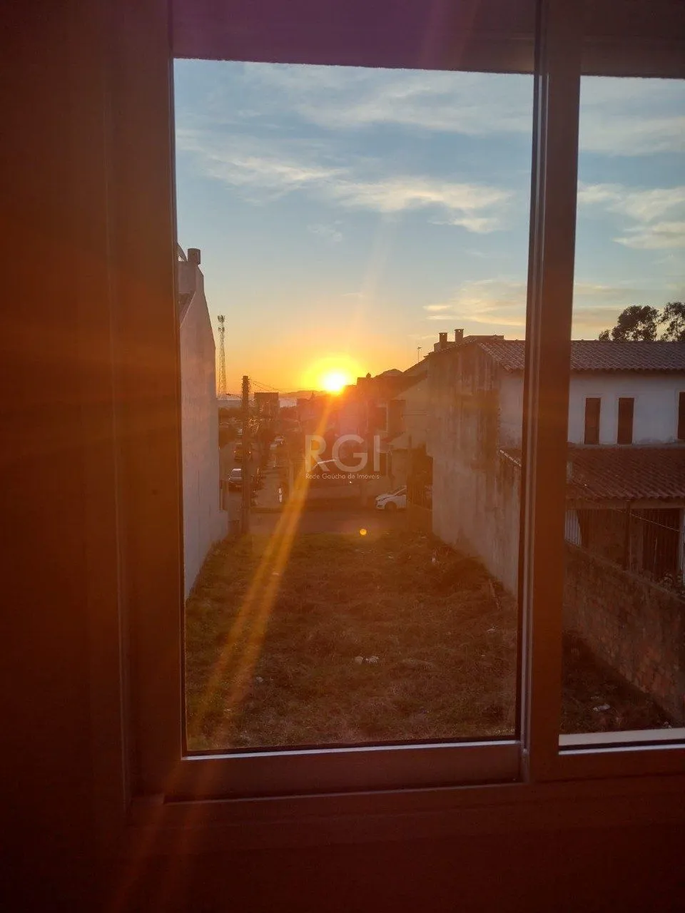 Imagem Casa 3 dormitórios, sendo 1 suites, 2 vagas - Guarujá, Porto Alegre RS