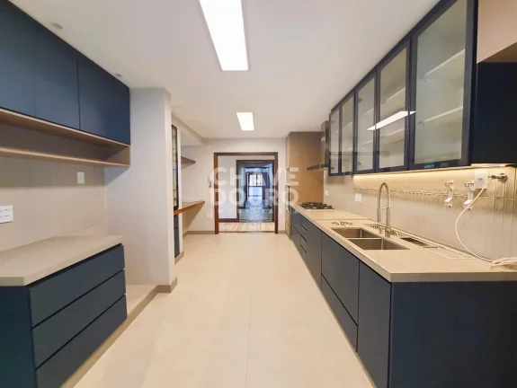 Imagem Casa em condomínio com 4 suítes em terreno plano no Comary!