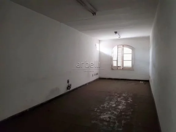 Imagem Sobrado com 400 metros quadrados de área construida, distribuído da seguinte forma: Piso térreo: ...