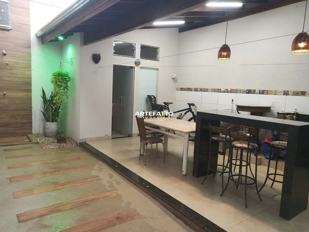 Imagem Casa jardim Cambuí, 2 dorm. Varanda com churrasqueira. Excelente.