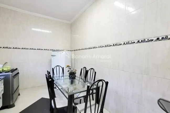 Imagem Localizada no charmoso bairro Jardim Chapadão, esta casa oferece uma excelente oportunidade para qu...