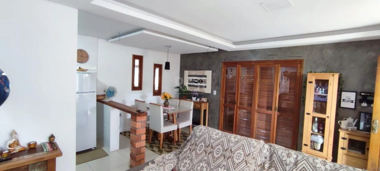 Imagem Casa com Piscina no bairro Lami