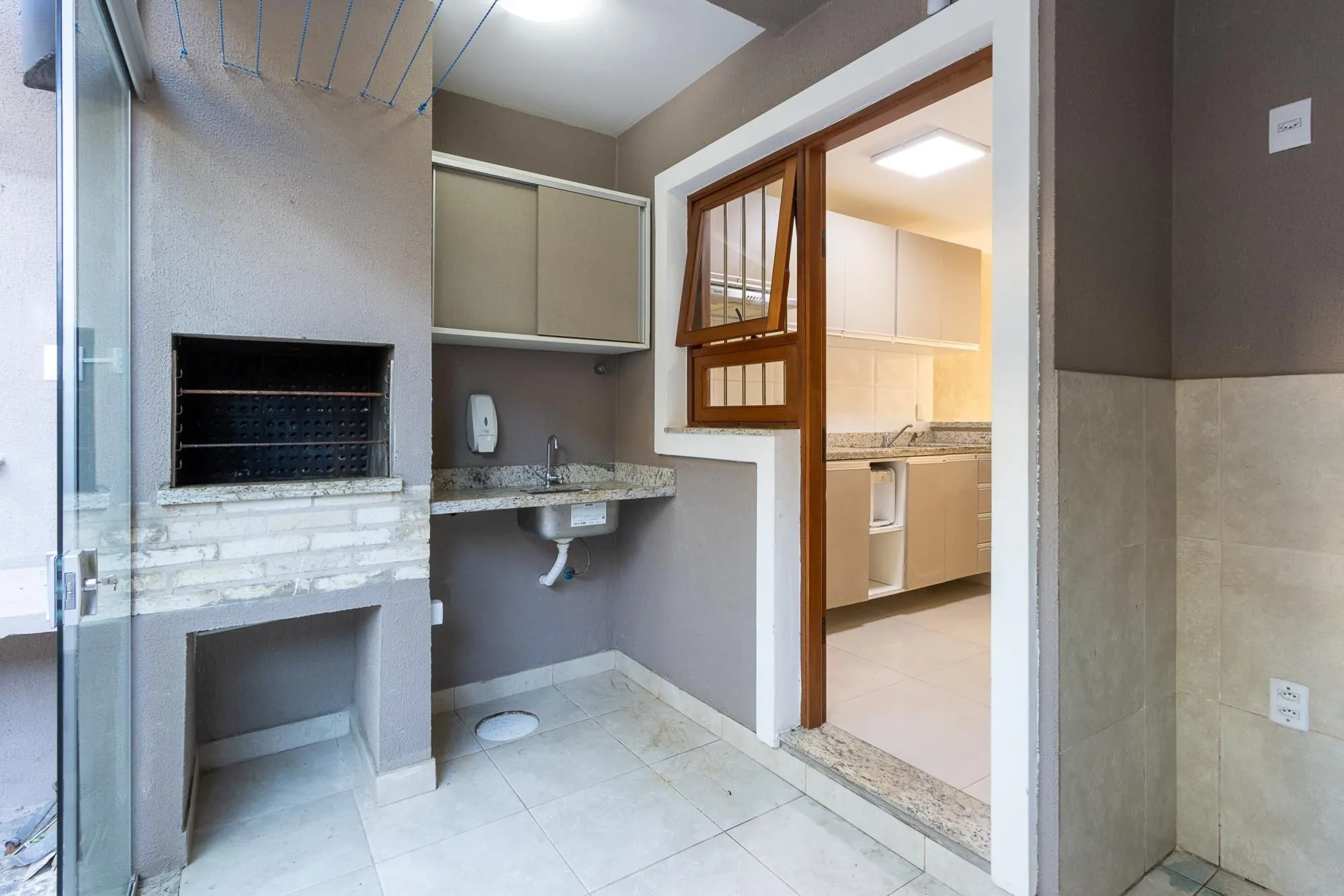 Imagem Casa para Venda - 135.78m², 3 dormitórios, sendo 3 suites, 1 vaga - Guarujá