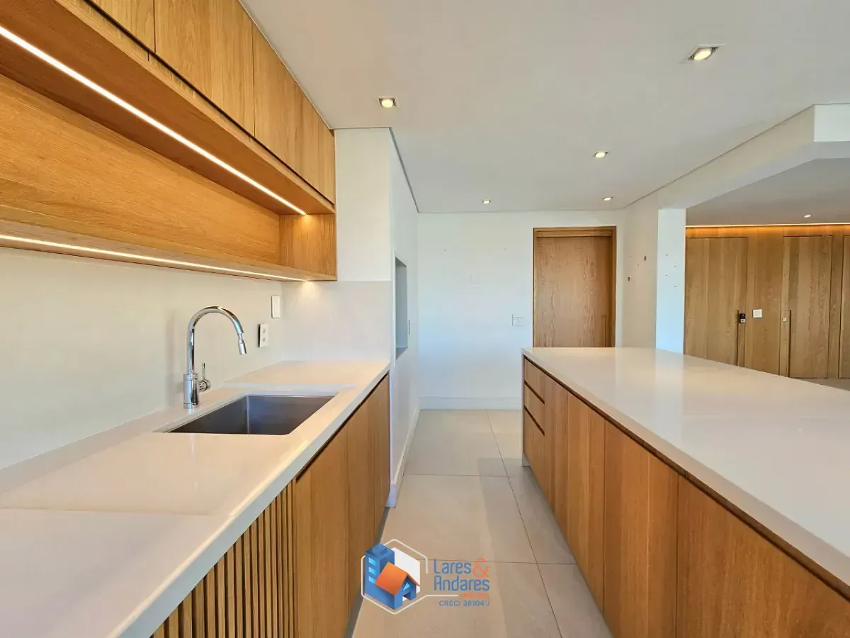 Imagem Apartamento para venda em Campo Belo com 3 quartos, sendo 3 suítes, 192m²