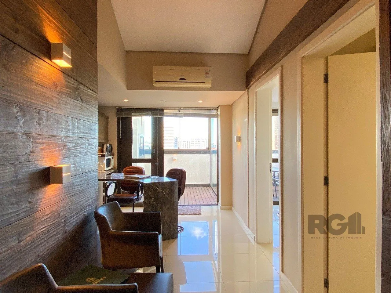 Imagem Sala mobiliada, com churrasqueira para happy hour e vista para o Guaíba