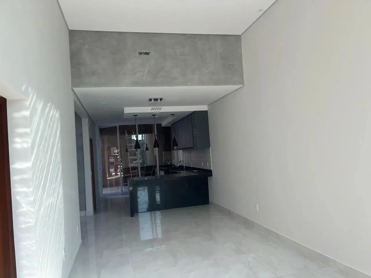 Imagem Casa em Condomínio à Venda em Sorocaba-SP, Bairro Horto Florestal: 3 quartos, 1 suíte, 2 salas, 2 banheiros, 2 vagas, 118m².