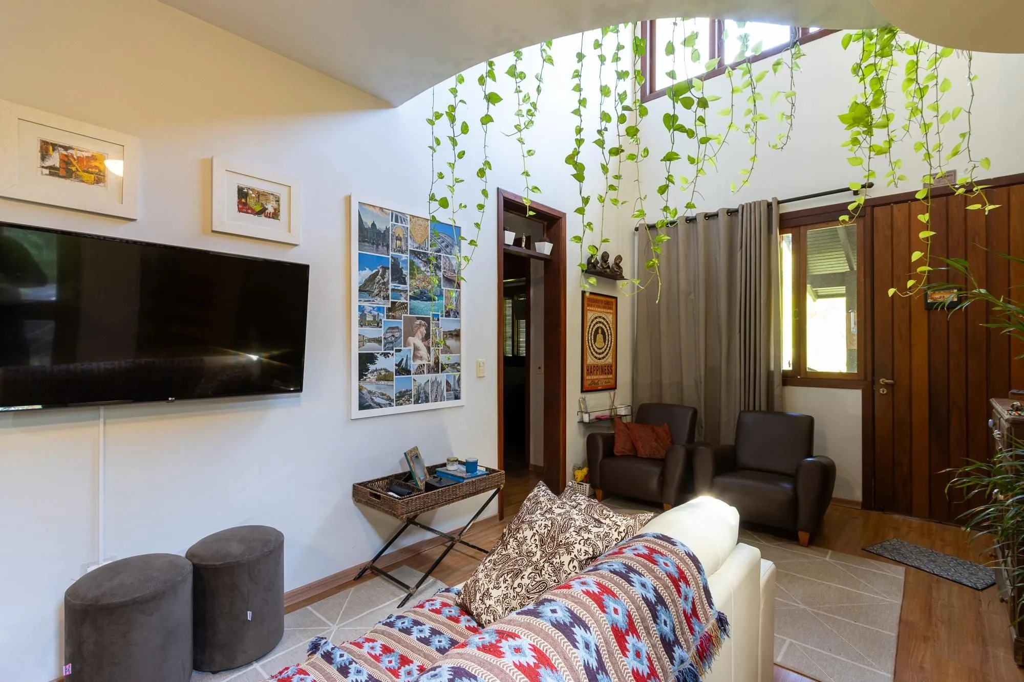 Imagem Casa em condomínio á venda com 6 dormitórios em Porto Alegre