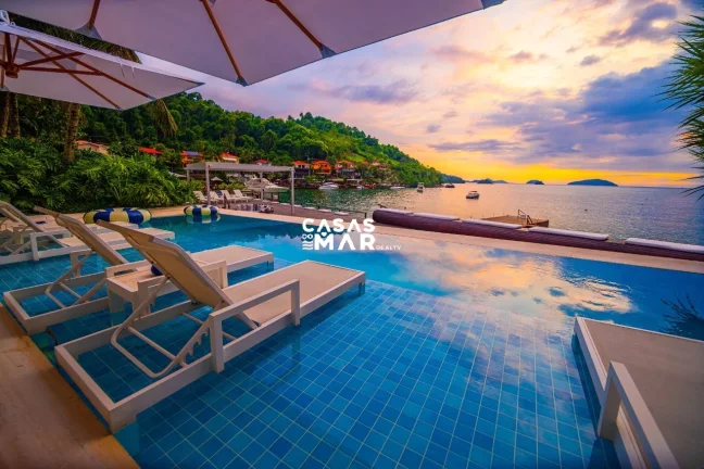 Imagem Casa Luxuosa Frente Mar em Tanguá, Angra dos Reis-RJ: 6 suítes, praia particular e deck para embarcações.