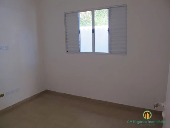 Imagem Linda casa térrea 3 dormitórios sendo 1 suíte com pisos quintal e 2 vgs