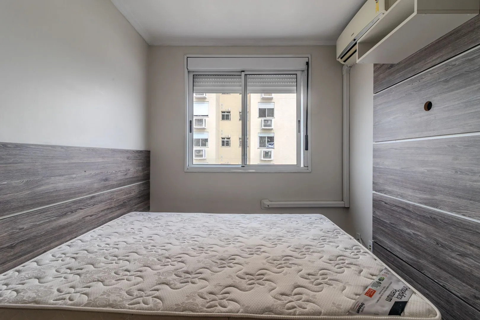 Imagem MÁFFER IMÓVEIS ALUGA LINDO APARTAMENTO 2 DORMITÓRIOS MOBILIADO COM GARAGEM NA AV. ASSIS BRASIL, PRÓXIMO AO SHOPPING LINDÓIA