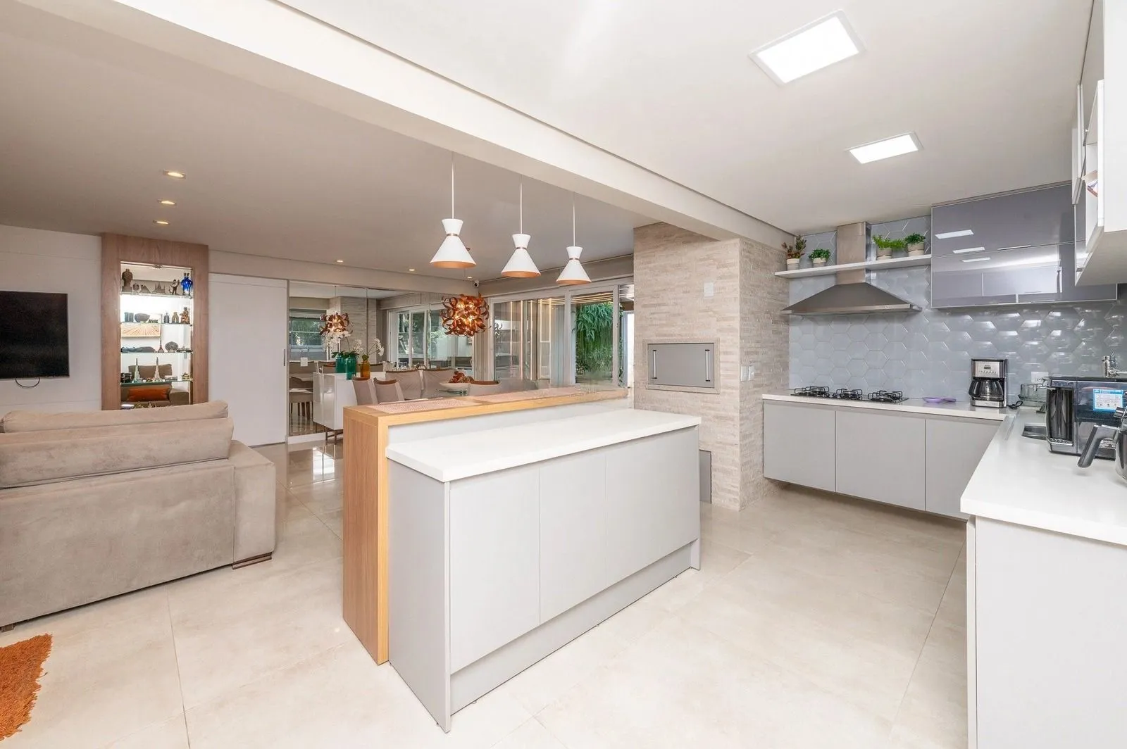 Imagem Apartamento Garden com 178m² e 3 dormitórios, 1 suíte, 3 vagas