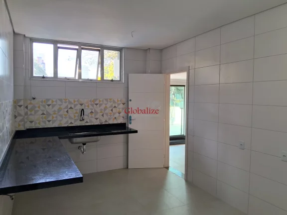 Imagem Casa Sobreposta Alta em Santos no Embaré com piscina, 3 dormitórios, dependência de empregada, uma suíte a venda por R$ 2.000.000,00