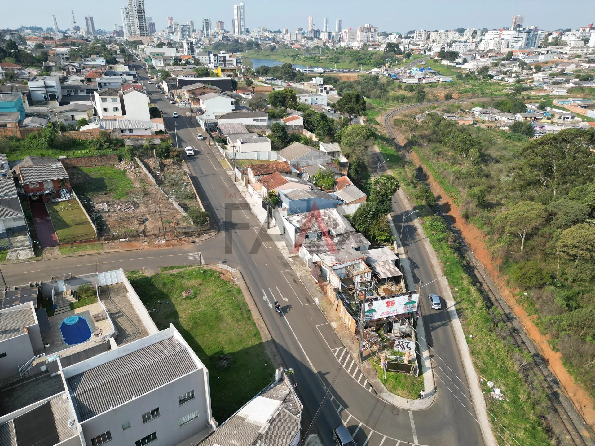 Imagem Ótimo terreno localizado em via de acesso com grande fluxo, esquina