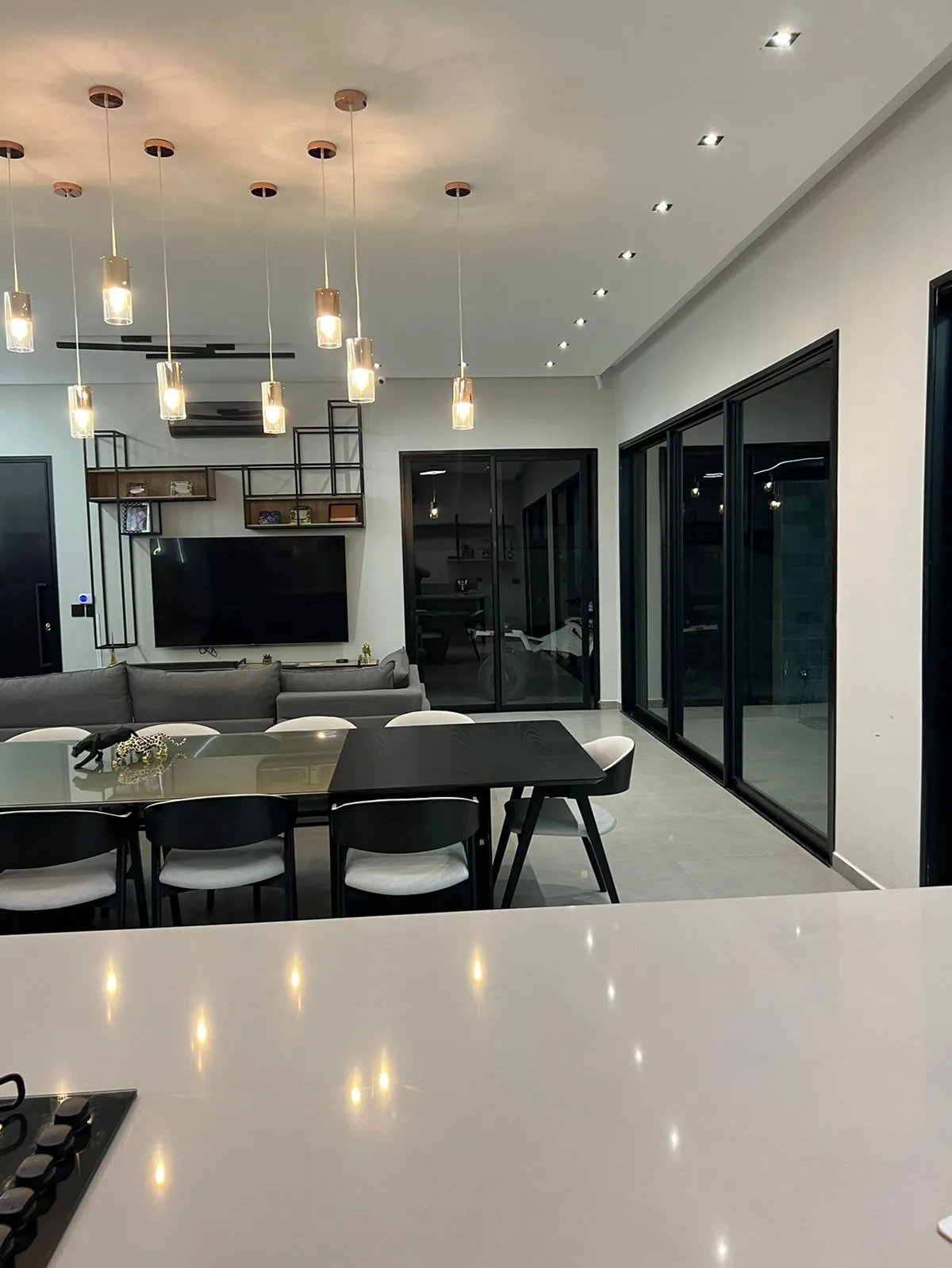 Imagem Luxuosa Casa de 700m² em Santa Isabel - Beira da Água com 6 Suítes