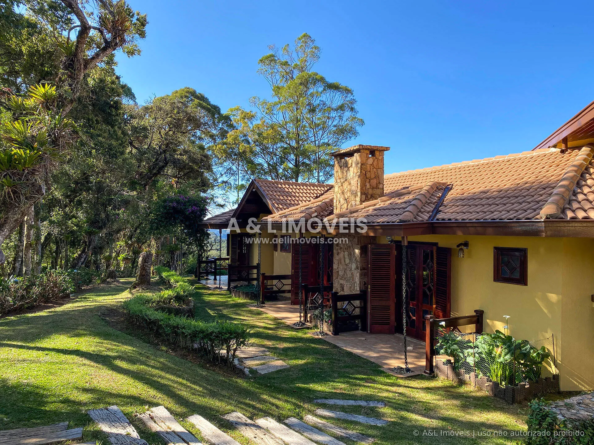 Imagem Casa em Campos do Jordão | 686 m², 6 Suítes com Lareira e Mirante 360°