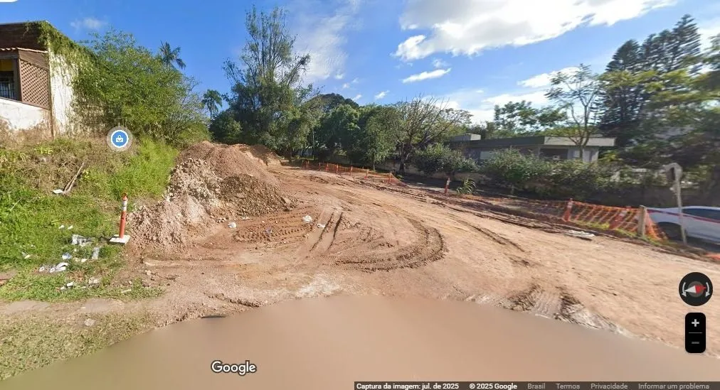 Imagem Terreno muito bem localizado, próximo a Assis Brasil e Sertório.