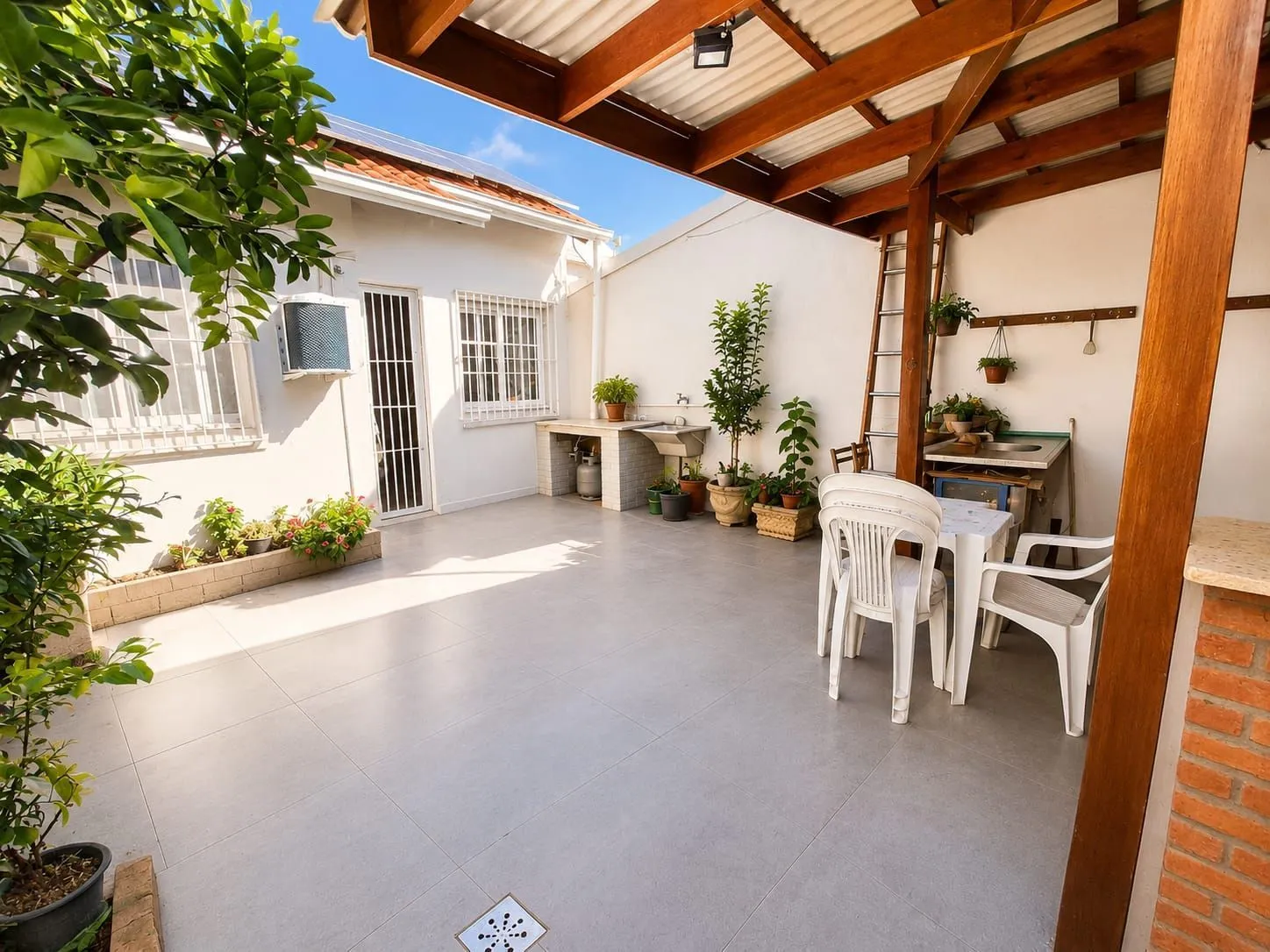 Imagem Casa 03 dormitórios no bairro Guarujá em Porto Alegre