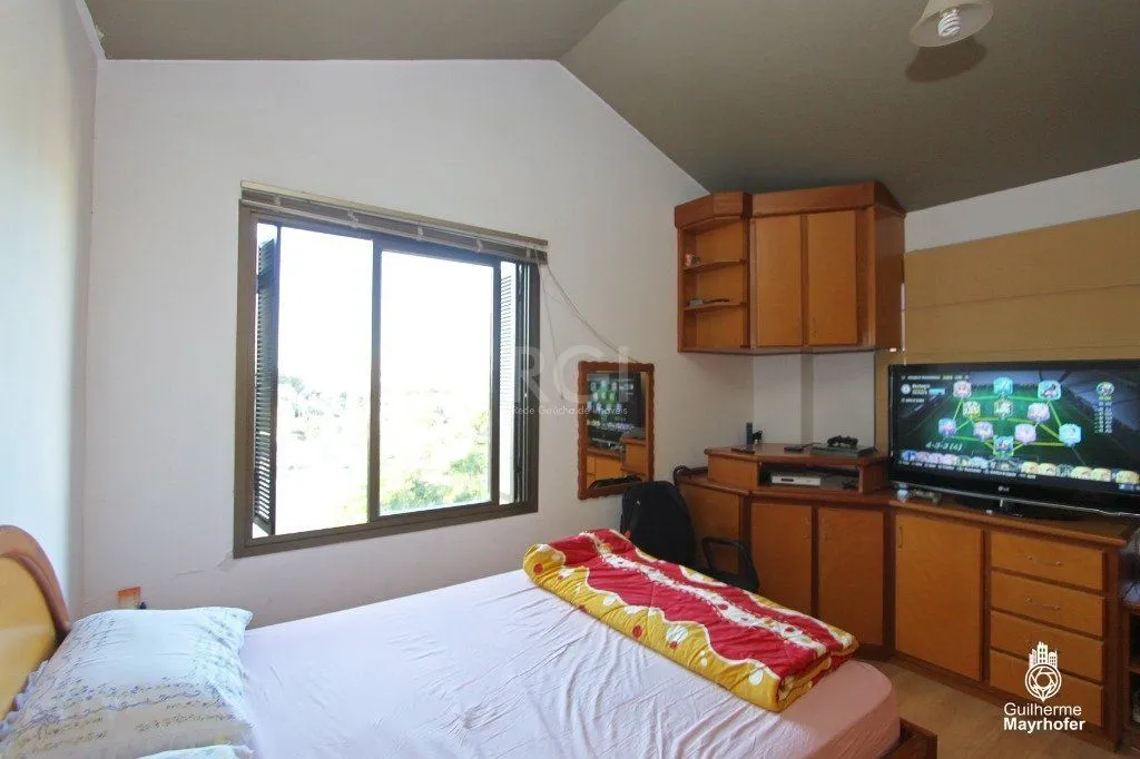 Imagem Cobertura para Venda - 350m², 3 dormitórios, sendo 1 suites, 2 vagas - Teresópolis