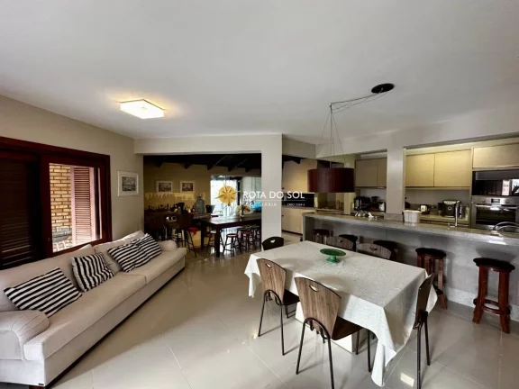 Imagem Casa de praia à venda quadra mar à venda Praia Centro Bombinhas SC