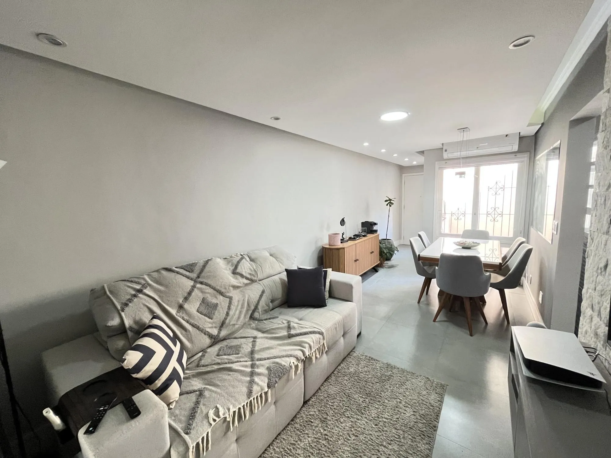Imagem Apartamento de 2 quartos, suíte e 2 vagas de garagem no bairro Petrópolis em POA