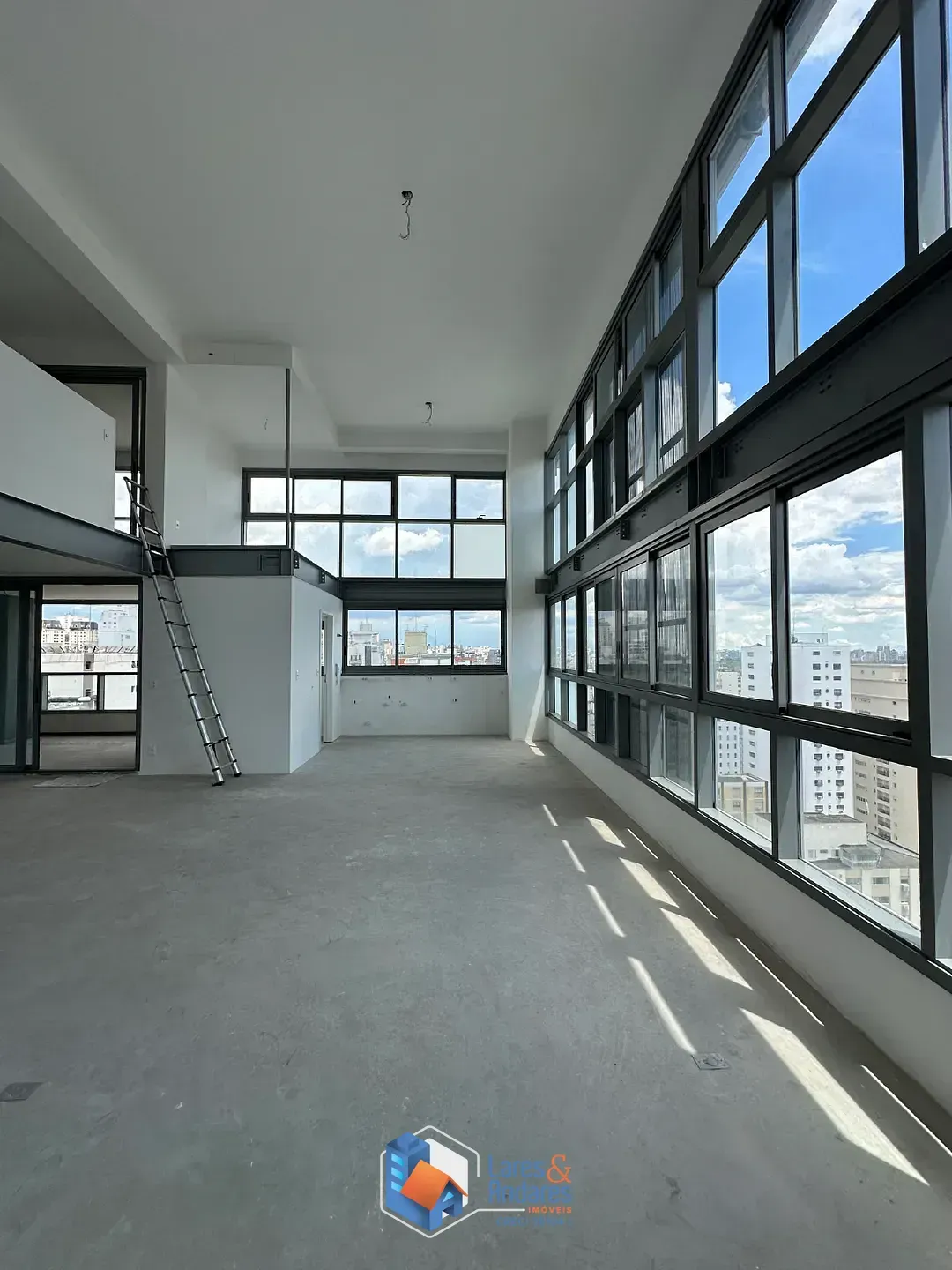 Imagem Duplex para venda em Cerqueira César com 2 quartos, sendo 2 suítes, 148m²