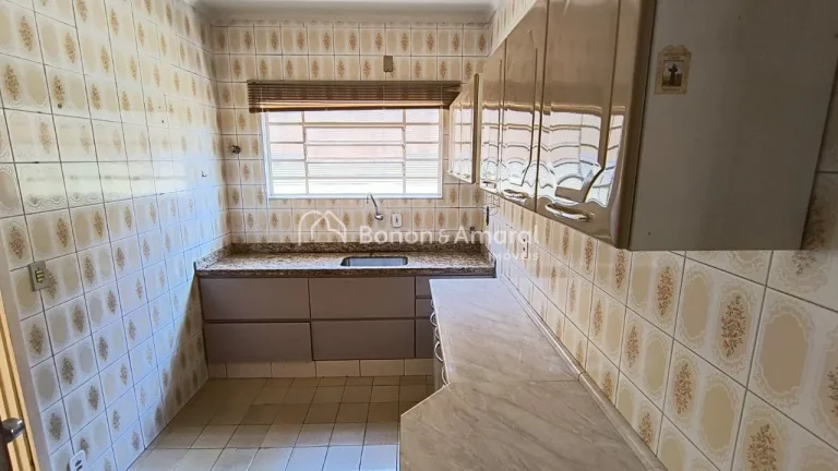 Imagem Casa espaçosa e muito bem localizada em Paulínia, de frente para uma agradável praça, proporcion...