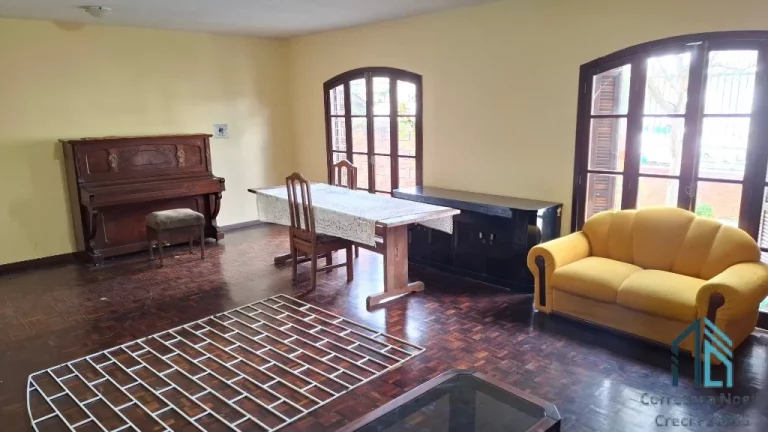 Imagem Casa com edícula, 05 quartos sendo 02 suítes, no São Lourenço em Curitiba PR