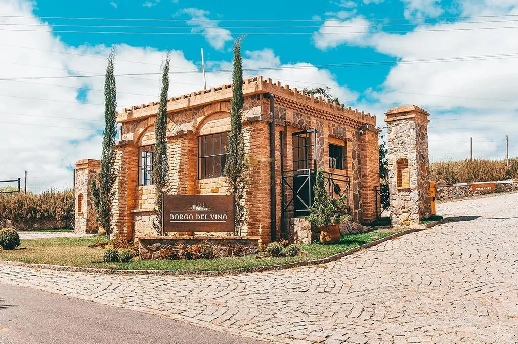 Imagem Terreno em Condomínio para Venda em Areal / RJ no bairro Mundo novo
