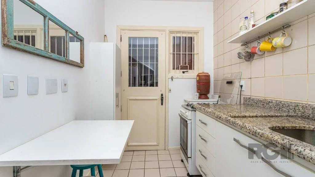 Imagem Casa em condomínio de 109m² - 3 dormitórios, 1 suíte e 1 vaga no bairro Teresópolis