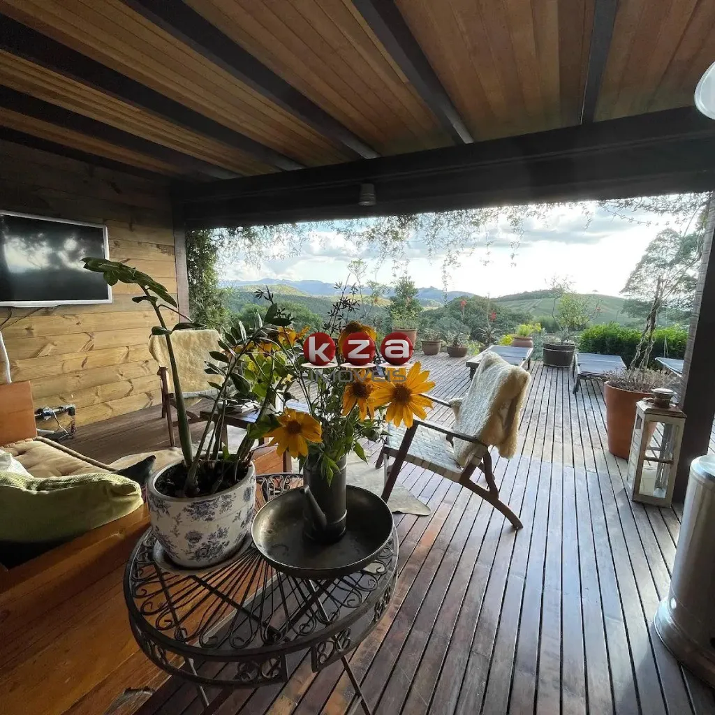 Imagem Imperdível Casa de Luxo com 4 Suítes e 15 Vagas de Garagem em Cunha-SP, Bairro Mato Escuro - 672m² de Pura Elegância!