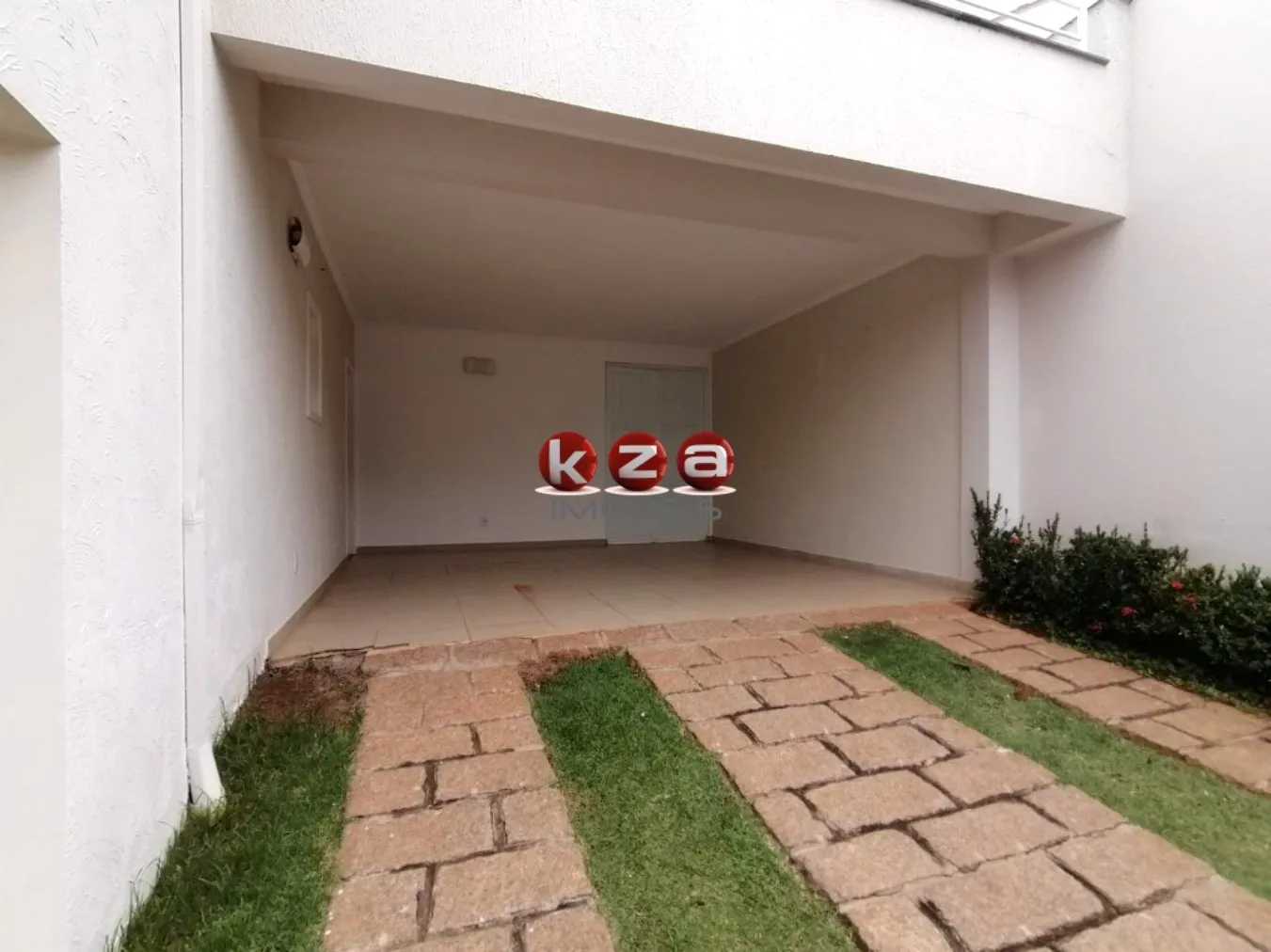 Imagem Casa de Alto Padrão em Condomínio Exclusivo em Vinhedo-SP: 3 Quartos, 1 Suíte, 3 Salas, 3 Banheiros, 4 Vagas de Garagem.