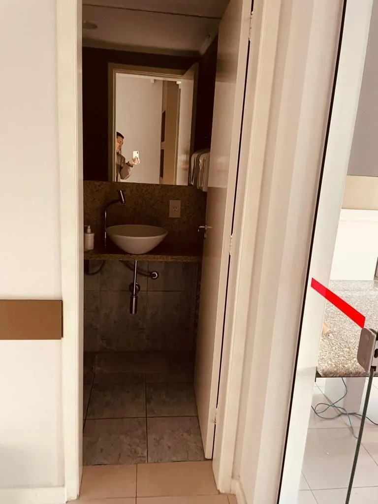 Imagem Sala comercial à venda em Porto Alegre, Moinhos de Vento, 32.71m2
