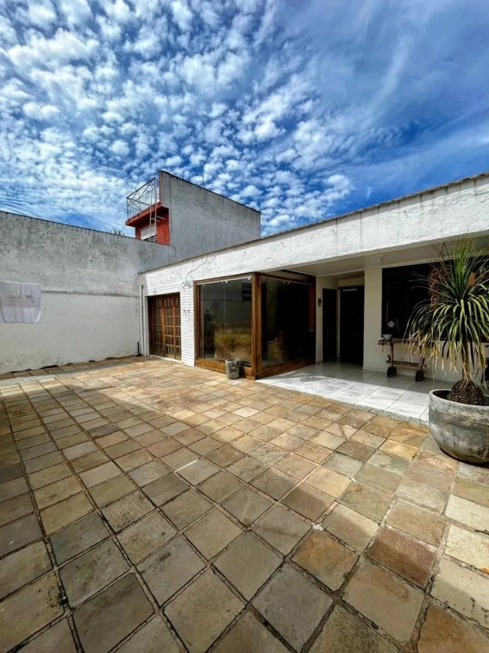 Imagem Casa com 170m², localizada no bairro Vila Ipiranga em Porto Alegre/RS.