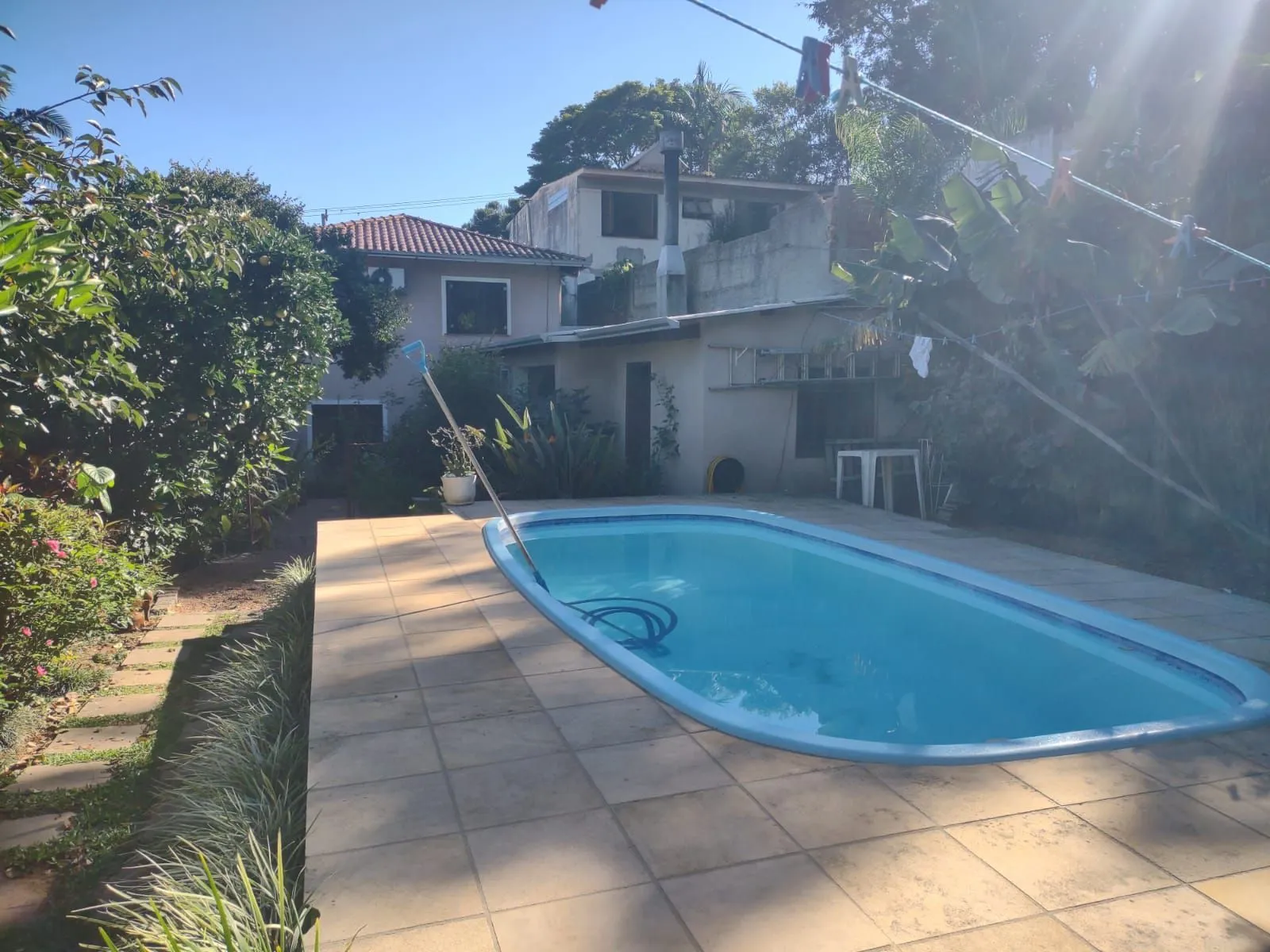 Imagem Casa com 4 quartos, suíte, piscina, lareira, churrasqueira em um terreno de 616m².