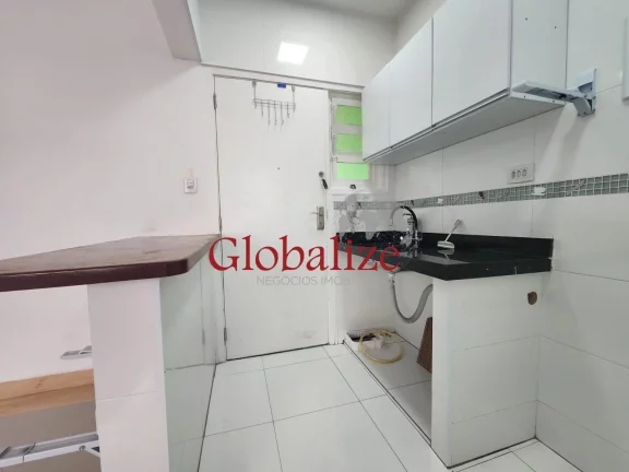 Imagem Sala Living a venda na Ponta da Praia, com 1 vaga por R$ 330.000,00