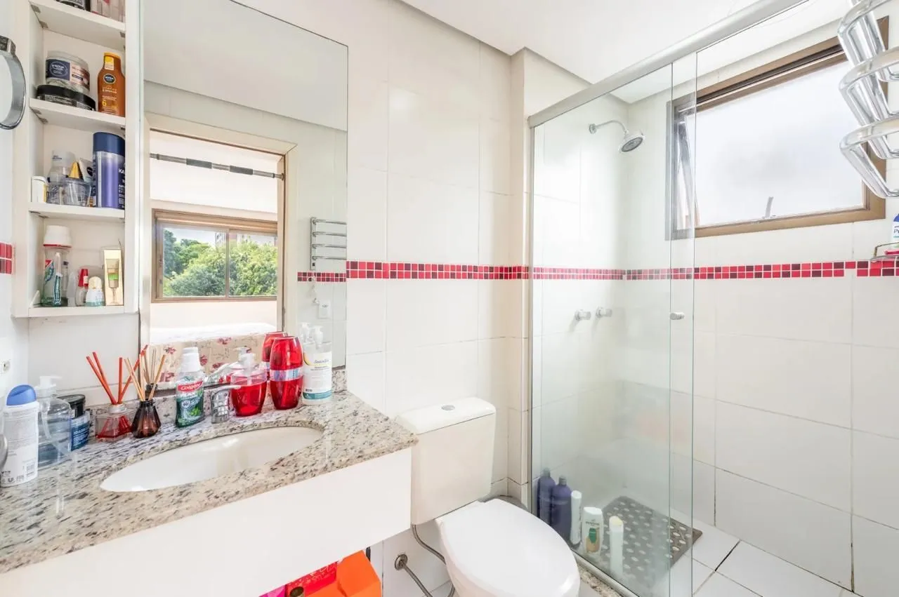 Imagem Apartamento de 2 dormitórios 1 suíte e 2 vagas no Petrópolis.