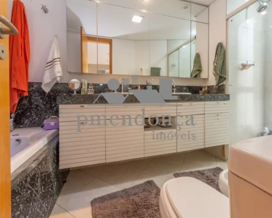 Imagem Apartamento 4 quartos, 5 vagas, 240 m2